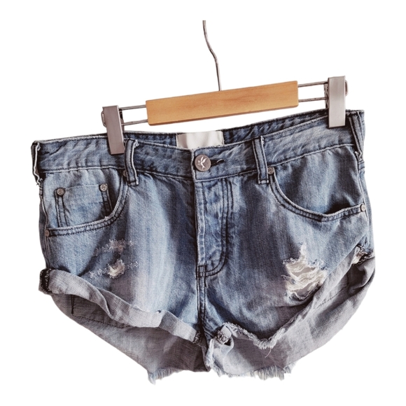 🌟 HOST PICK 🌟 One by OneTeaspoon Bandits Relaxed Fit Jeans Shorts - Picture 3 of 9
